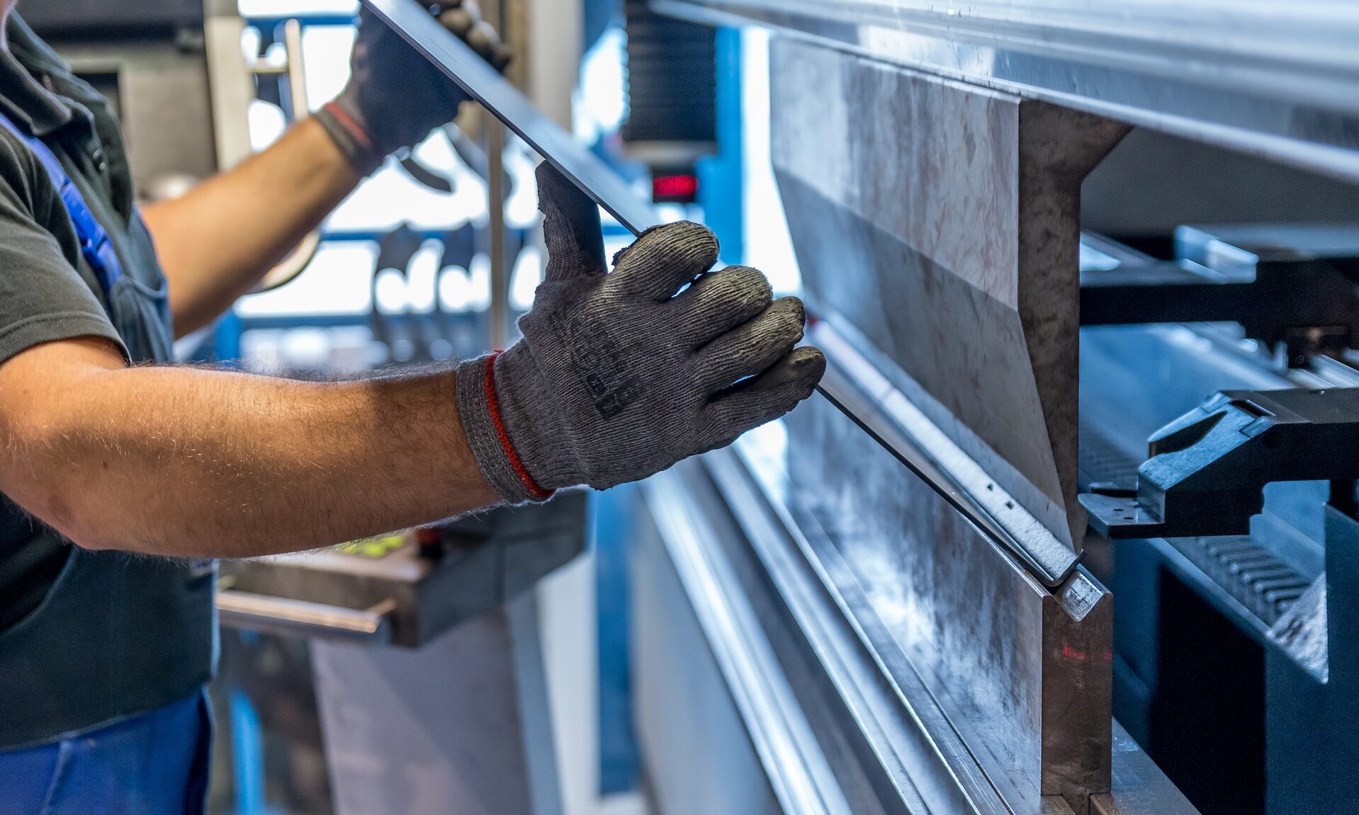 cropped-worker-1.jpg